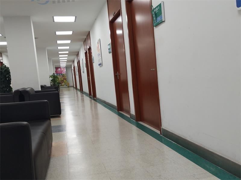 公司PVC地面清洗打蜡